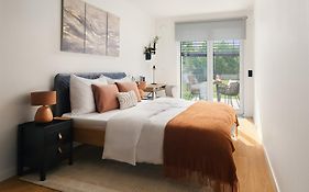 Beta Home - Free Garage, Air Condition, Garden, At Metro, 2Nd Parking On Request